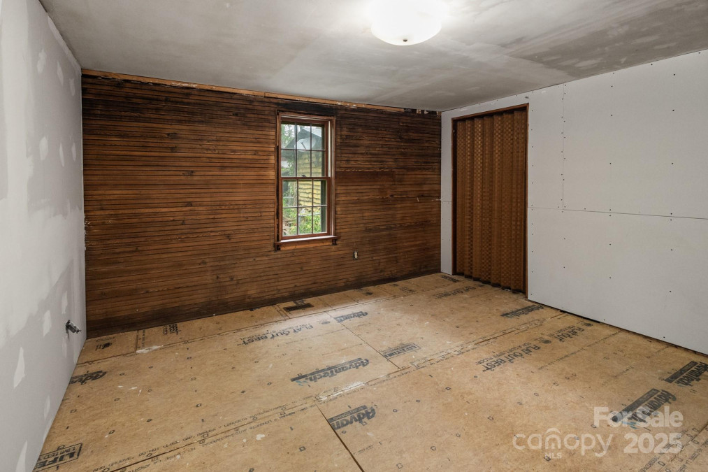 2235 Nc 126 Hw Morganton, NC 28655