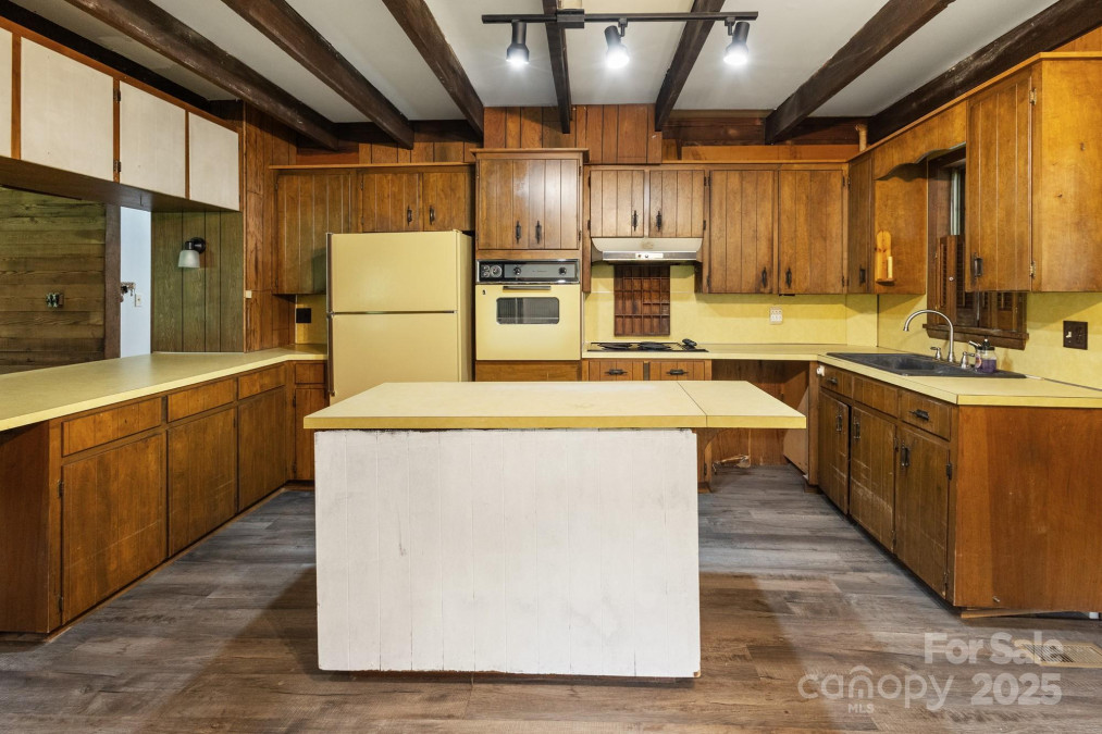 2235 Nc 126 Hw Morganton, NC 28655