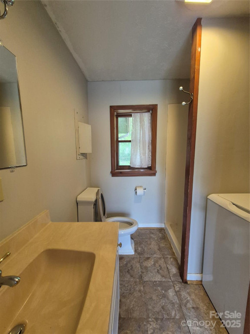 4 Three Dove Rd Candler, NC 28715