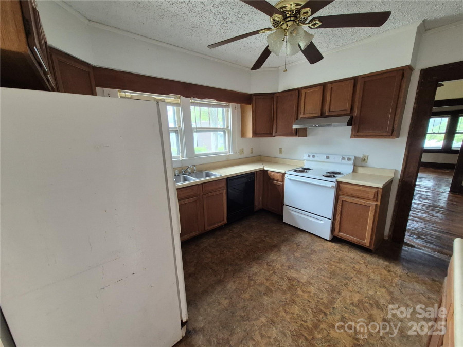 4 Three Dove Rd Candler, NC 28715