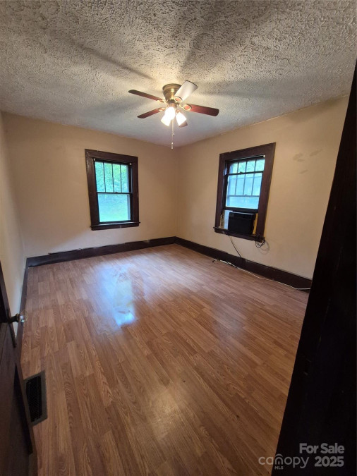4 Three Dove Rd Candler, NC 28715