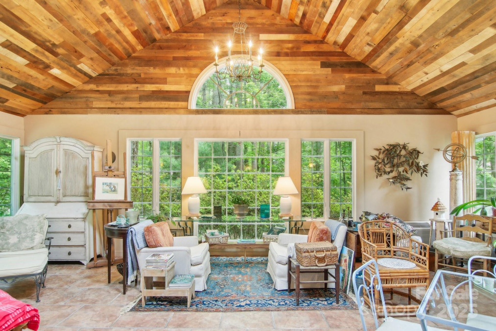 107 Camellia Way Hendersonville, NC 28739