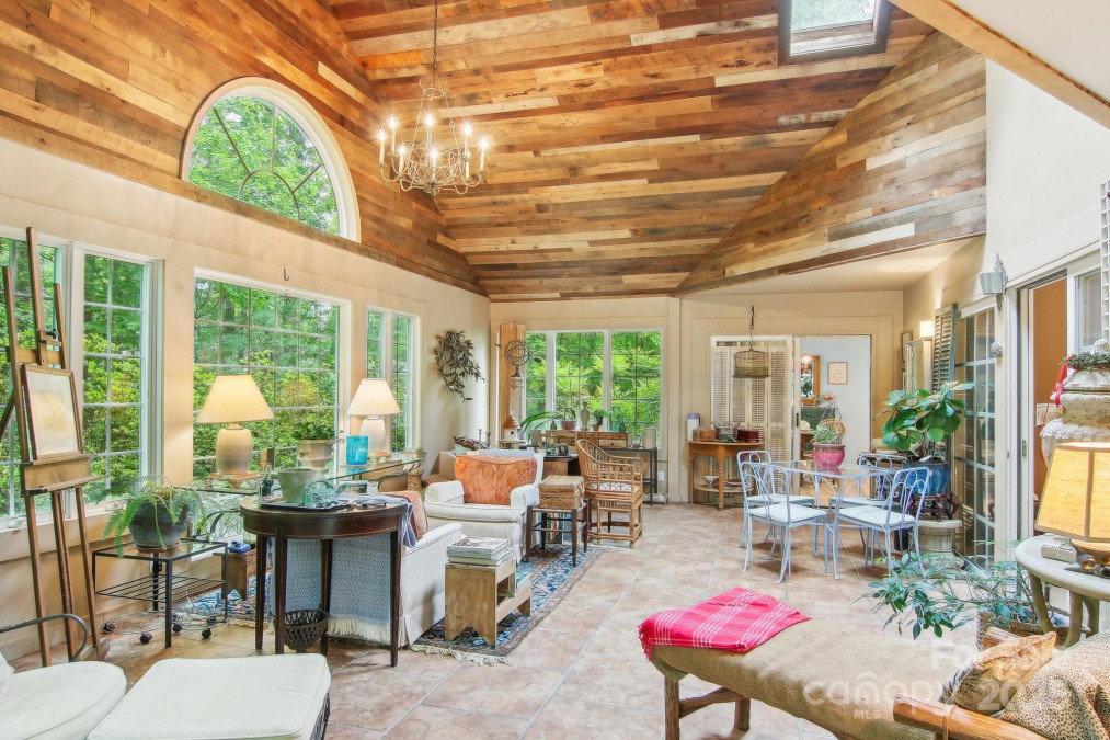 107 Camellia Way Hendersonville, NC 28739