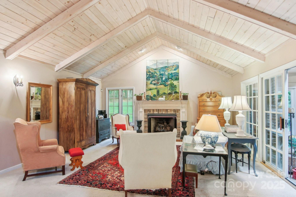 107 Camellia Way Hendersonville, NC 28739