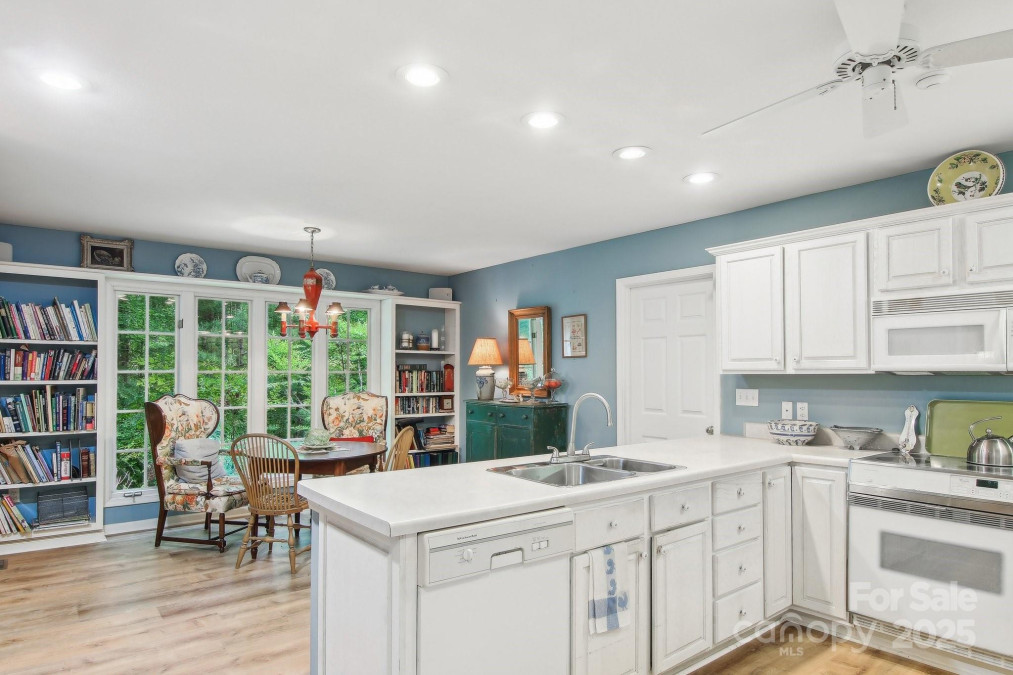 107 Camellia Way Hendersonville, NC 28739