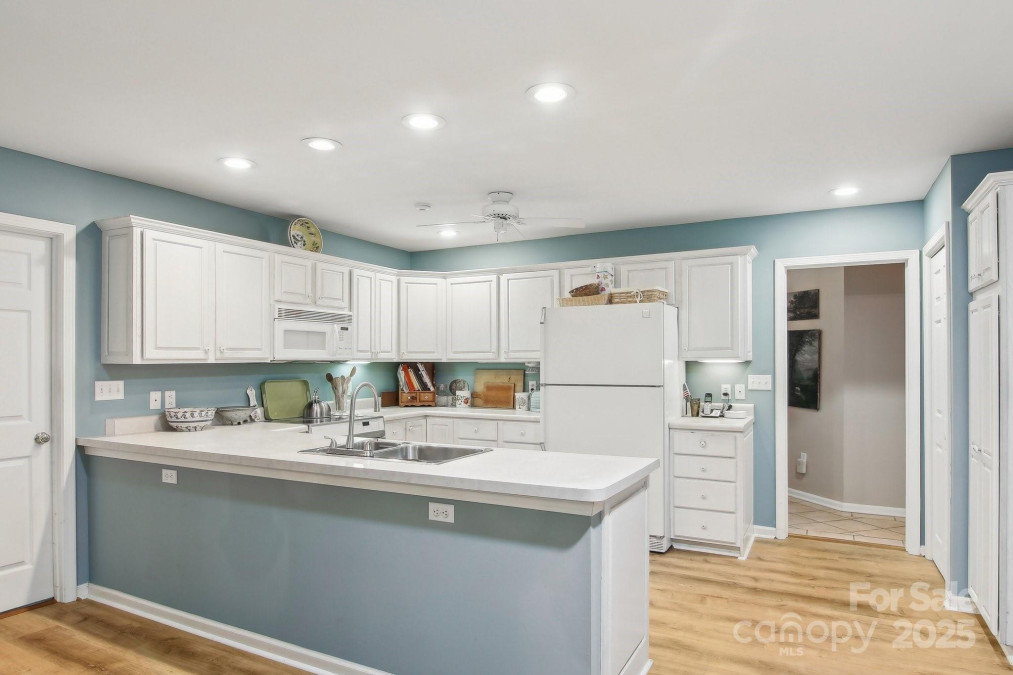 107 Camellia Way Hendersonville, NC 28739