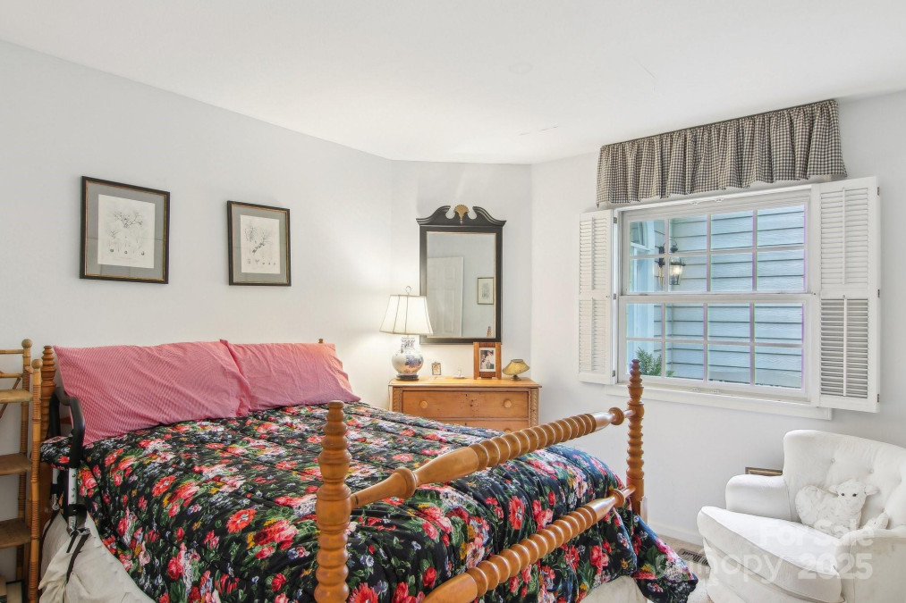 107 Camellia Way Hendersonville, NC 28739