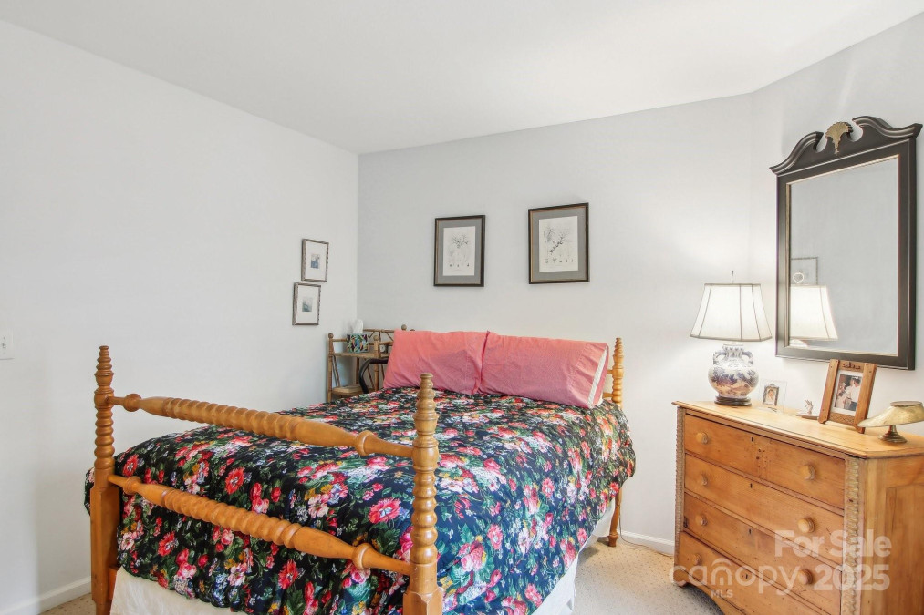 107 Camellia Way Hendersonville, NC 28739