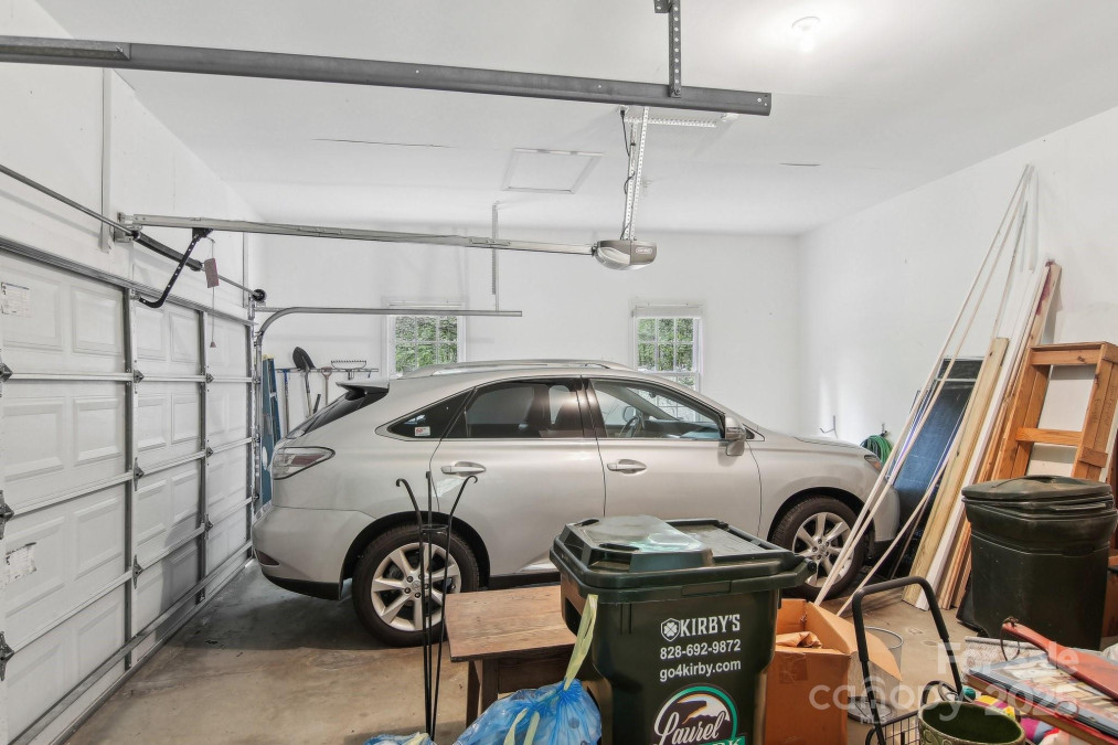 107 Camellia Way Hendersonville, NC 28739