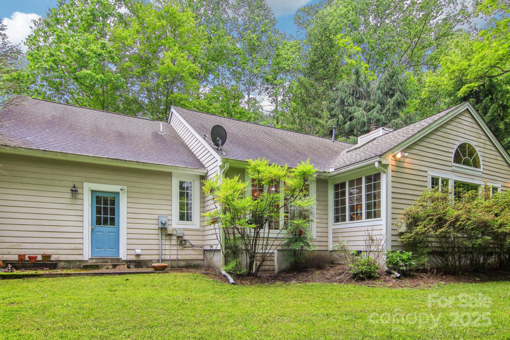 107 Camellia Way Hendersonville, NC 28739