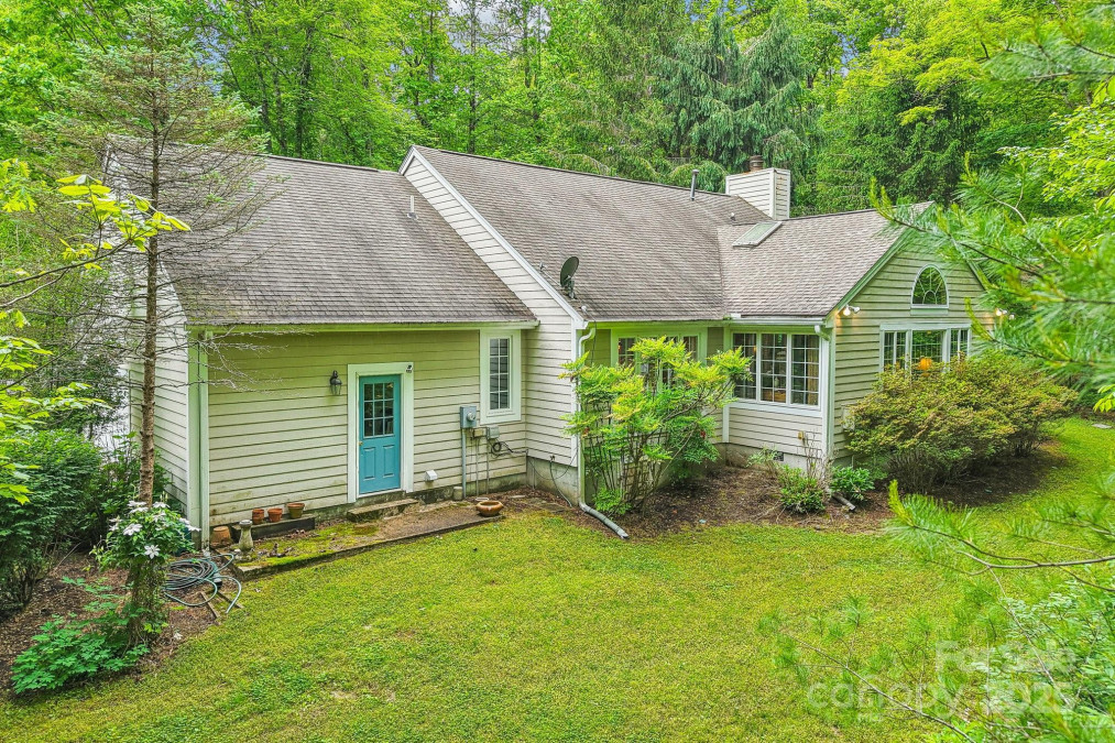 107 Camellia Way Hendersonville, NC 28739