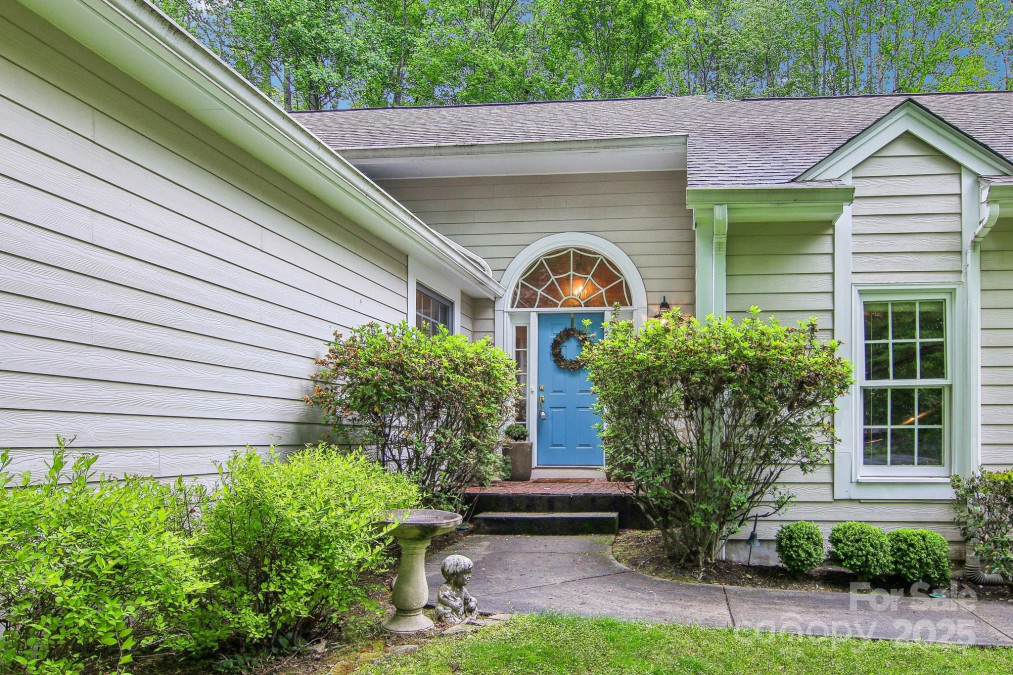 107 Camellia Way Hendersonville, NC 28739