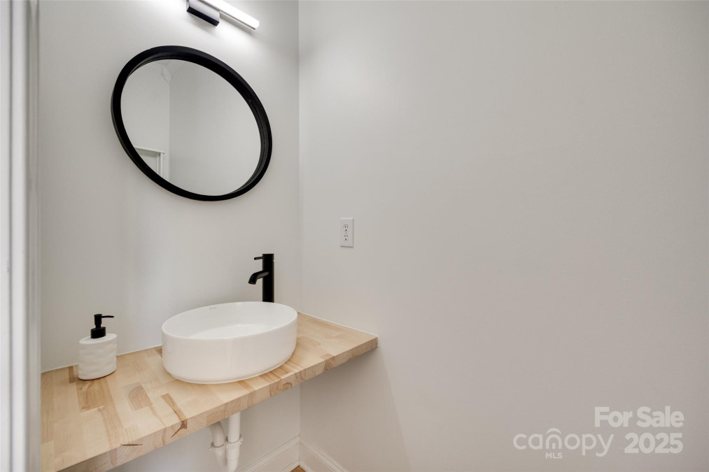 1134 Blueberry Ln Charlotte, NC 28226