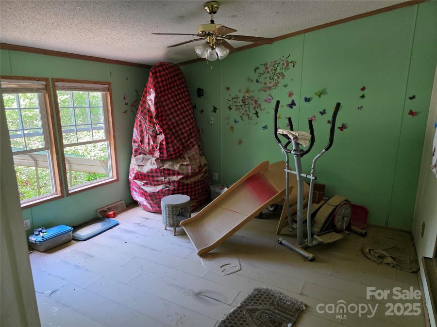 926 Hyder Mountain Rd Clyde, NC 28721
