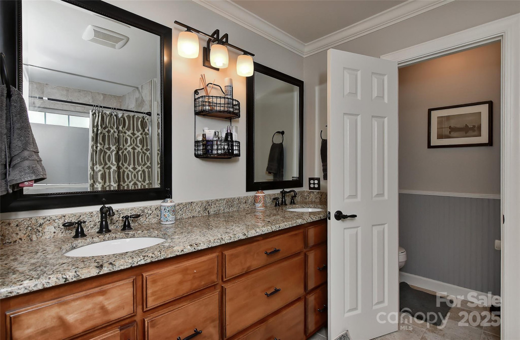 705 Moss Creek Dr Matthews, NC 28105