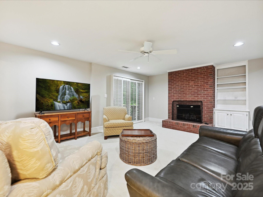 6647 Gaywind Dr Charlotte, NC 28226