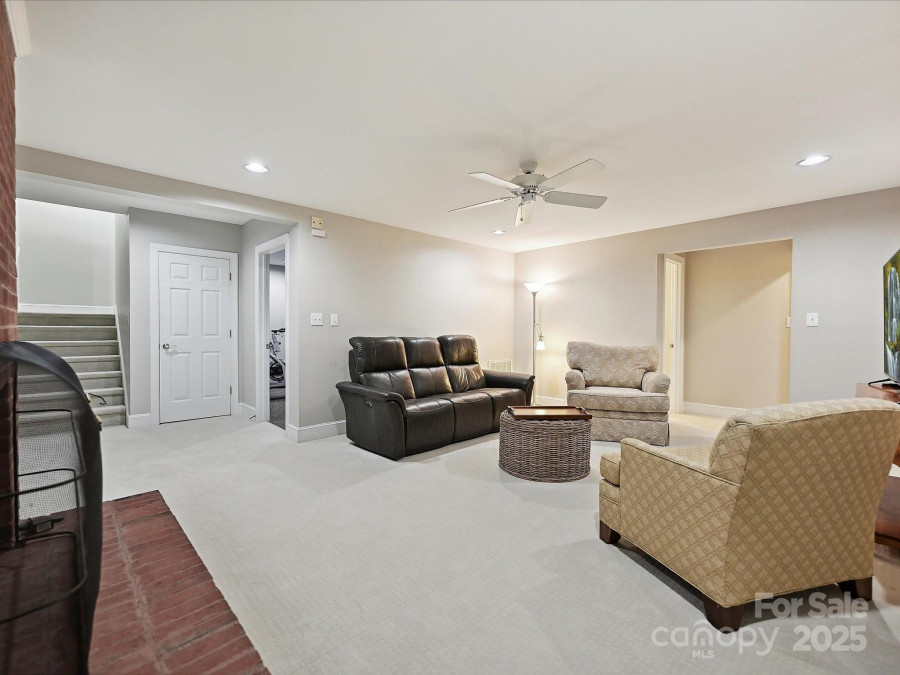 6647 Gaywind Dr Charlotte, NC 28226