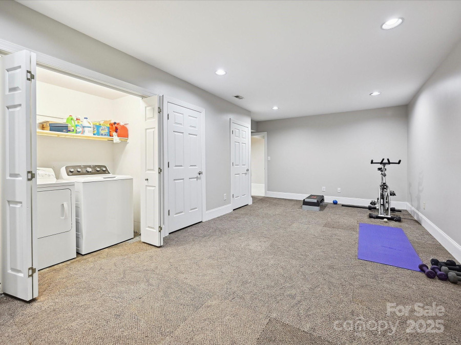 6647 Gaywind Dr Charlotte, NC 28226