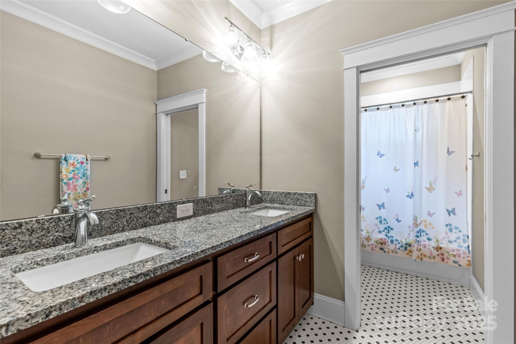 2414 Bay St Charlotte, NC 28205
