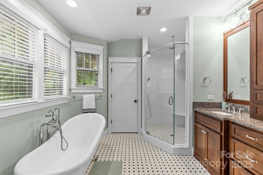 2414 Bay St Charlotte, NC 28205