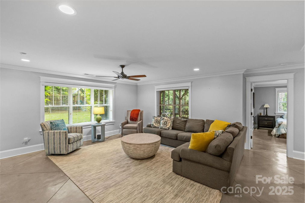 2414 Bay St Charlotte, NC 28205