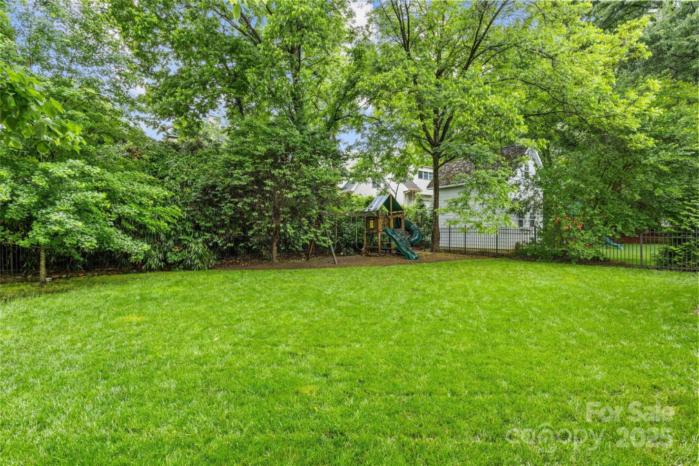 2414 Bay St Charlotte, NC 28205