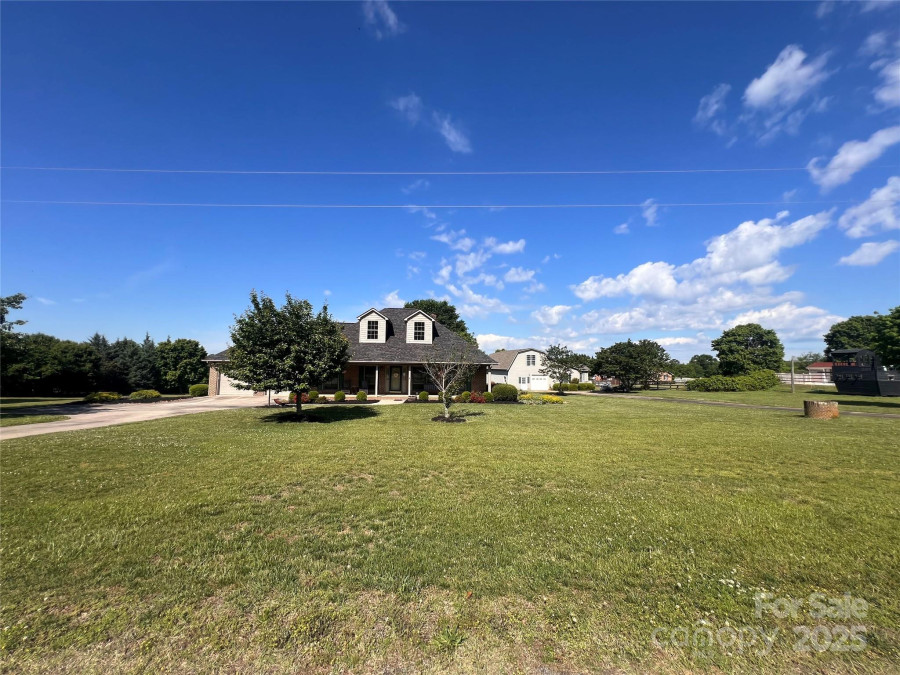 1351 Hardin Rd Dallas, NC 28034