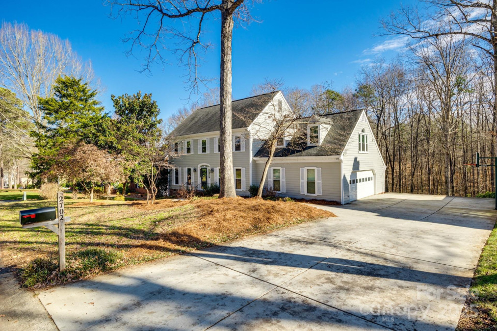 2702 Oxborough Dr Matthews, NC 28105