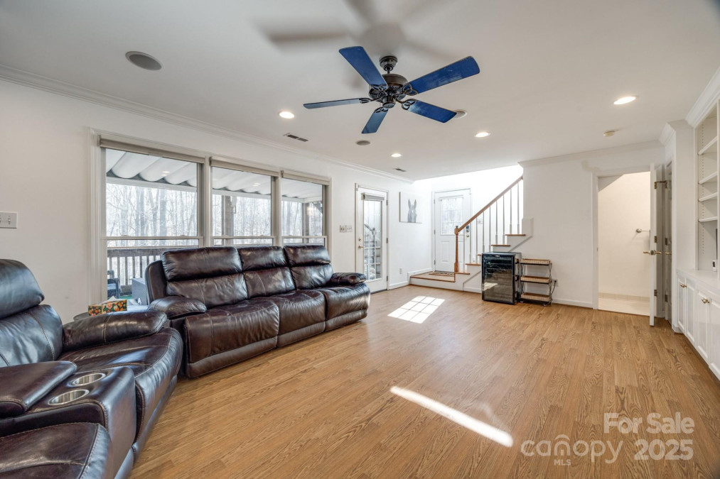2702 Oxborough Dr Matthews, NC 28105