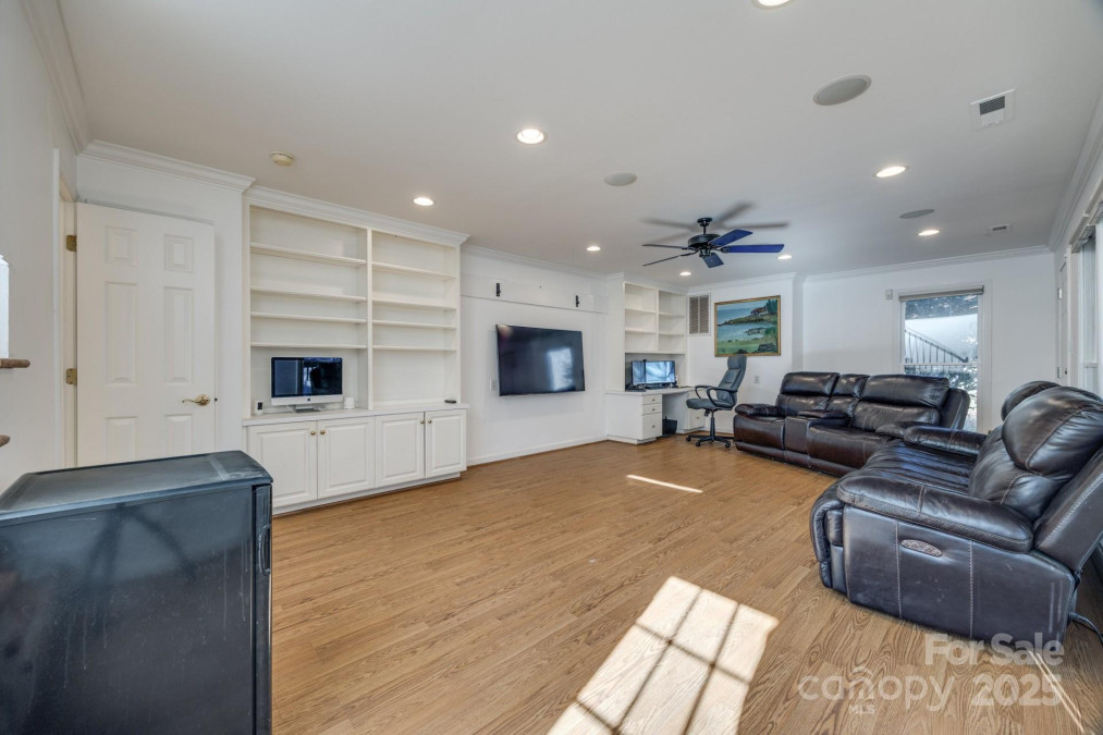 2702 Oxborough Dr Matthews, NC 28105
