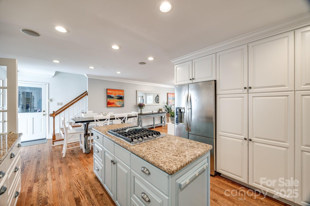 2702 Oxborough Dr Matthews, NC 28105