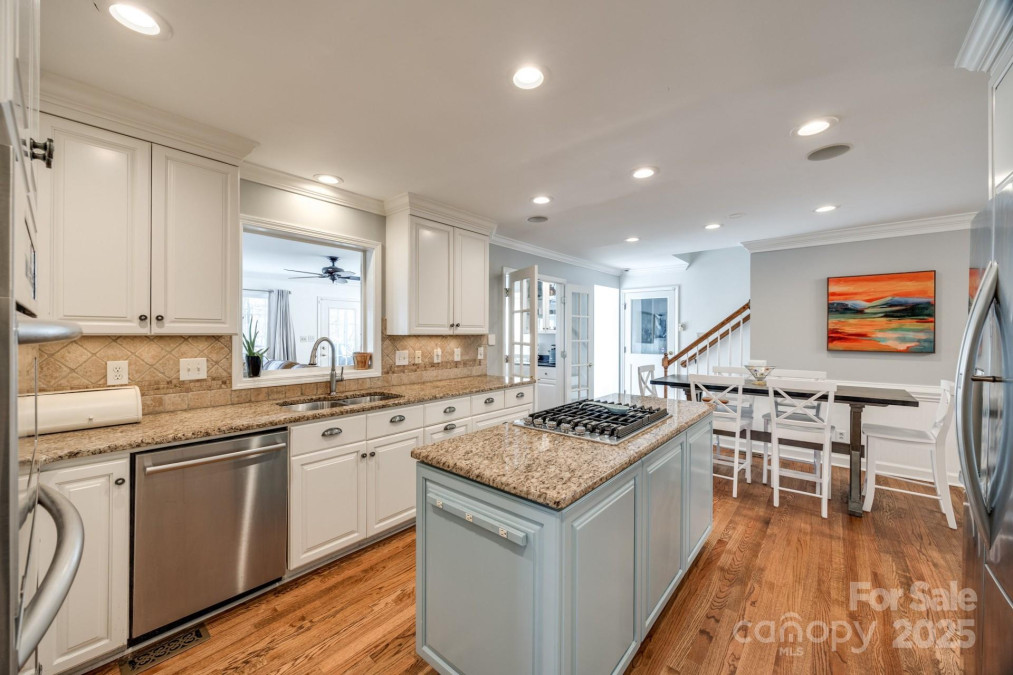 2702 Oxborough Dr Matthews, NC 28105