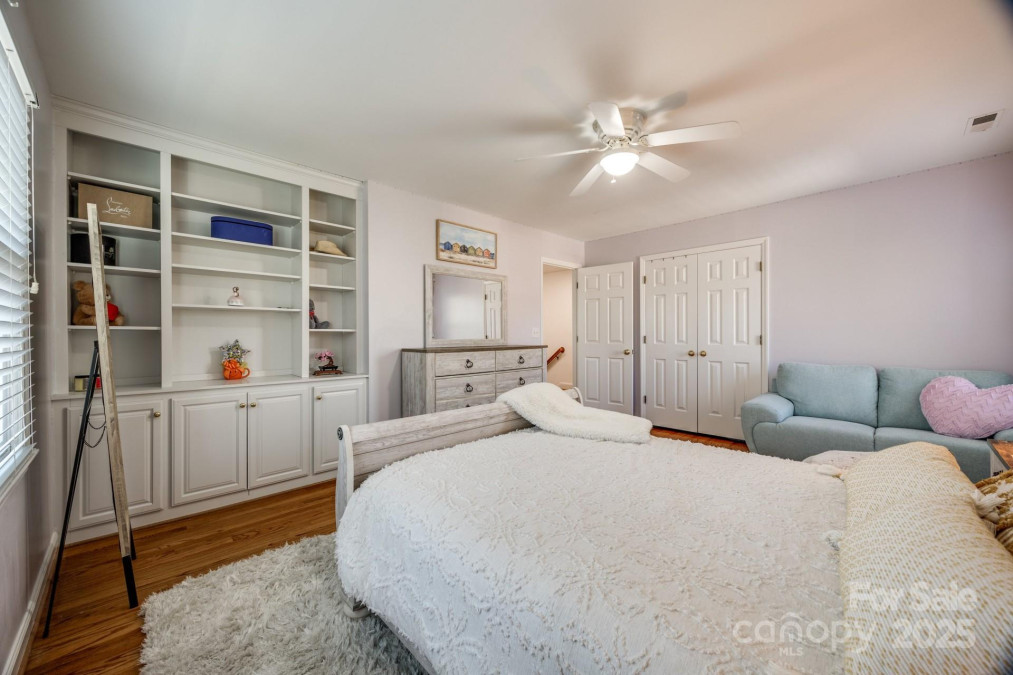 2702 Oxborough Dr Matthews, NC 28105