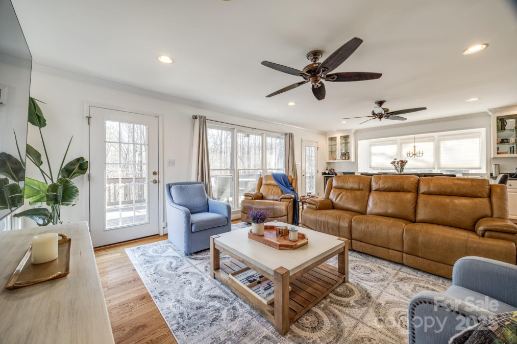 2702 Oxborough Dr Matthews, NC 28105