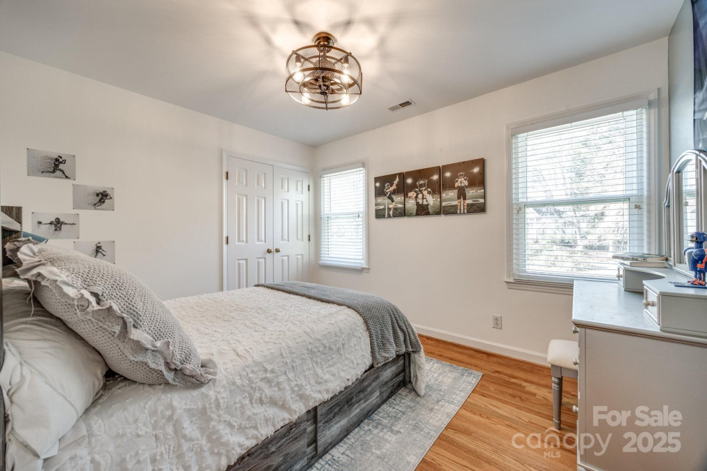 2702 Oxborough Dr Matthews, NC 28105