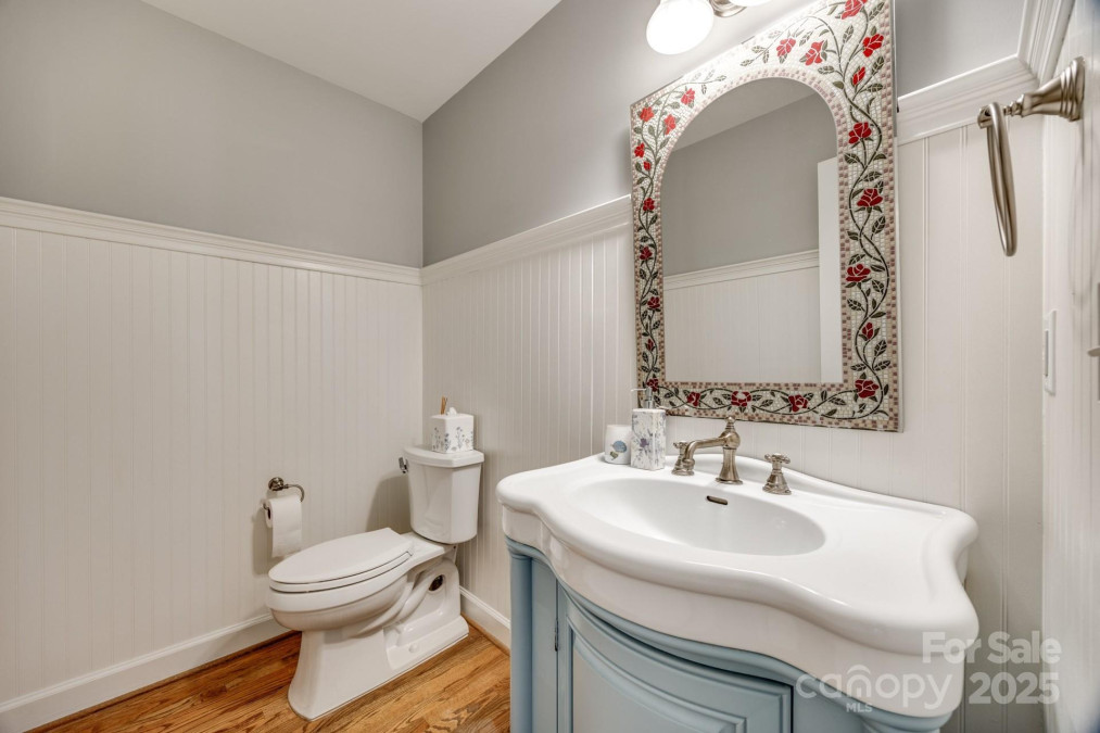 2702 Oxborough Dr Matthews, NC 28105