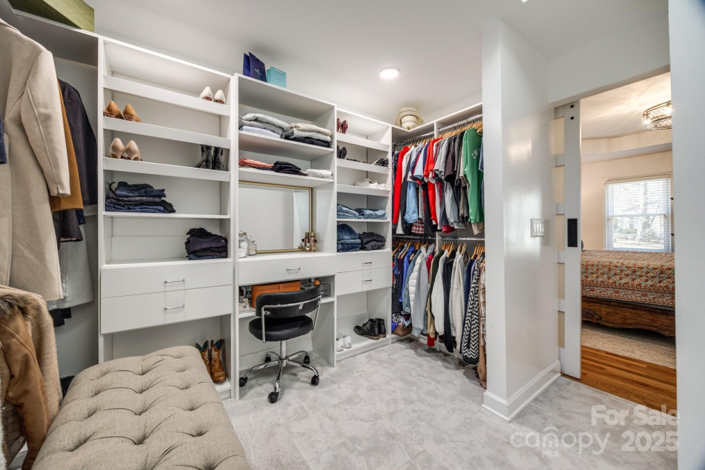 2702 Oxborough Dr Matthews, NC 28105
