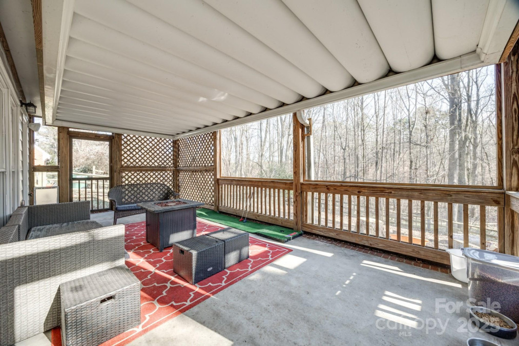 2702 Oxborough Dr Matthews, NC 28105