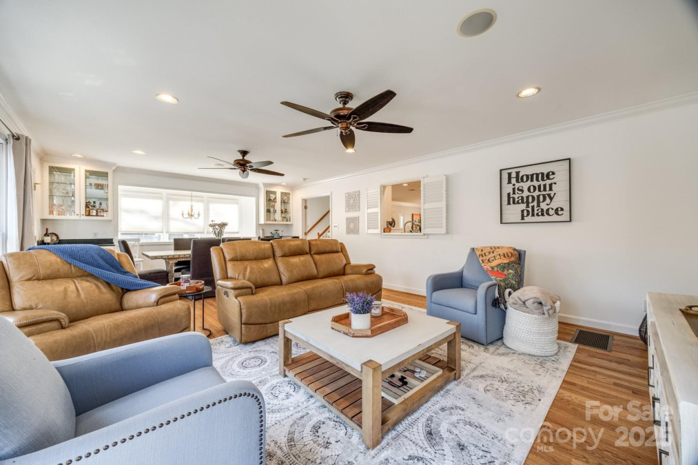 2702 Oxborough Dr Matthews, NC 28105