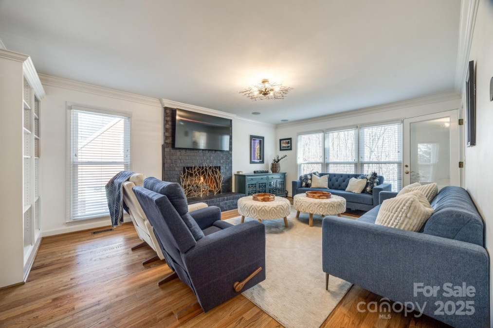 2702 Oxborough Dr Matthews, NC 28105