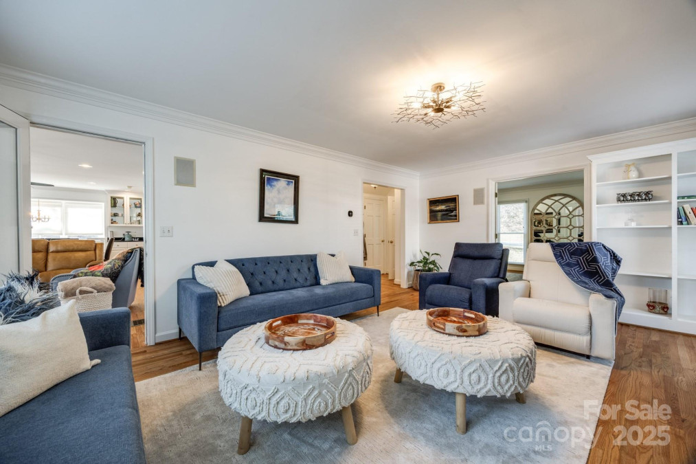 2702 Oxborough Dr Matthews, NC 28105