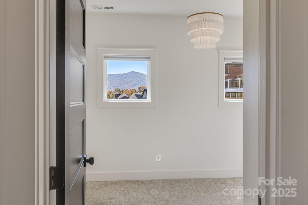 203 Boleyn Dr Black Mountain, NC 28711