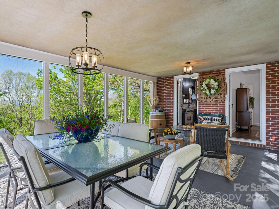 79 Hamburg Dr Weaverville, NC 28787