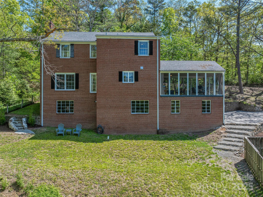 79 Hamburg Dr Weaverville, NC 28787