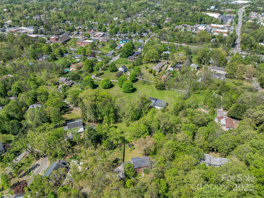 79 Hamburg Dr Weaverville, NC 28787