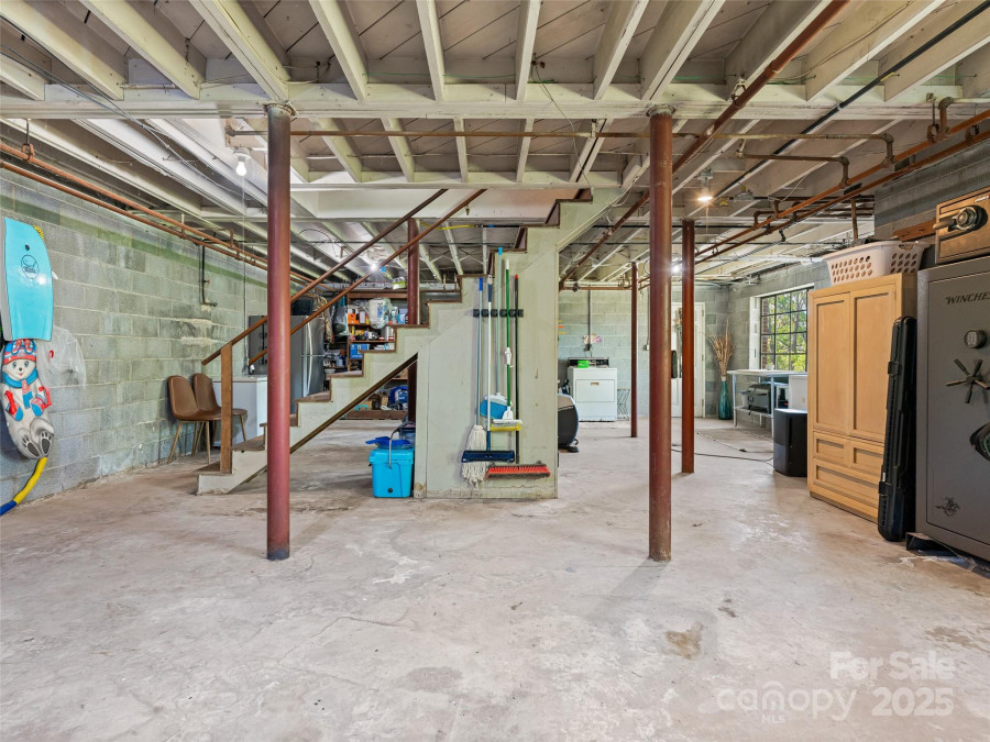 79 Hamburg Dr Weaverville, NC 28787