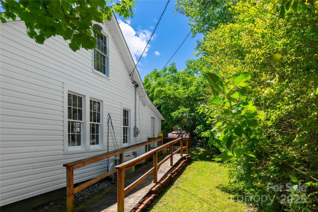 103 Madison St Marion, NC 28752