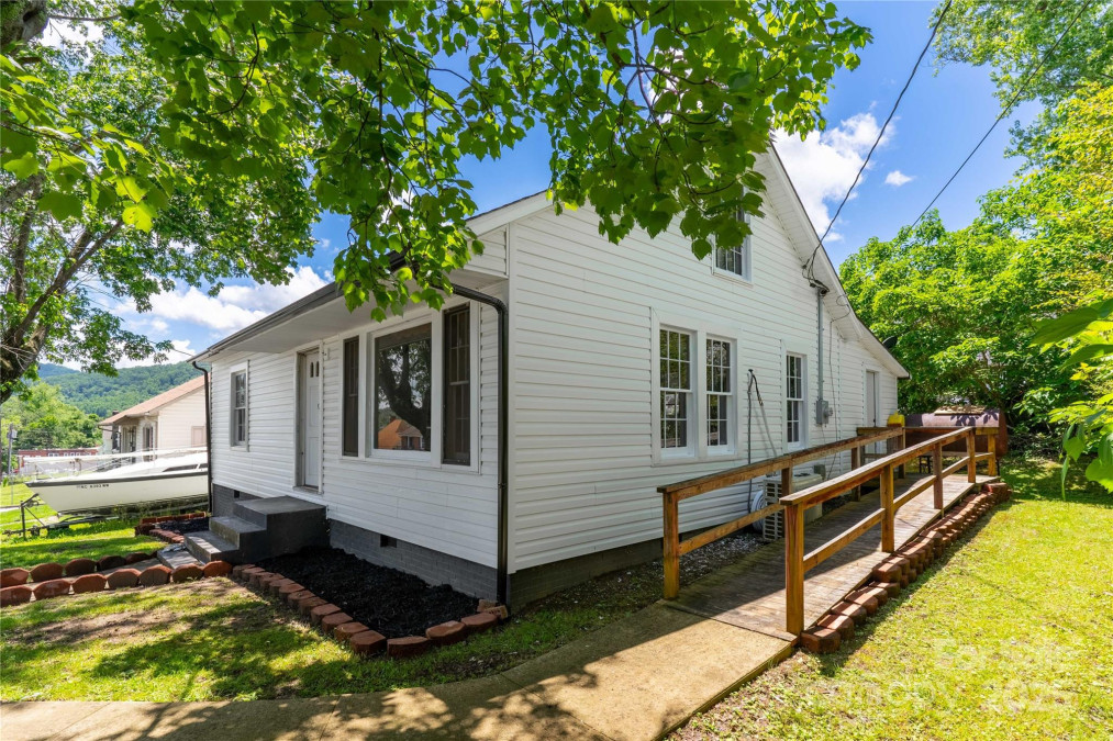 103 Madison St Marion, NC 28752
