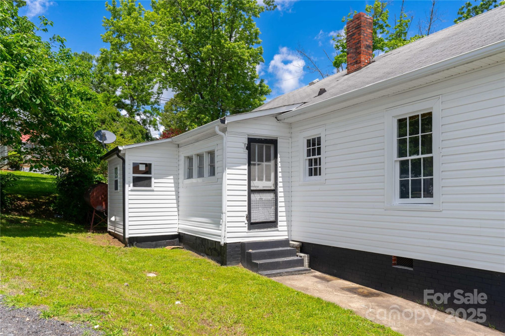 103 Madison St Marion, NC 28752