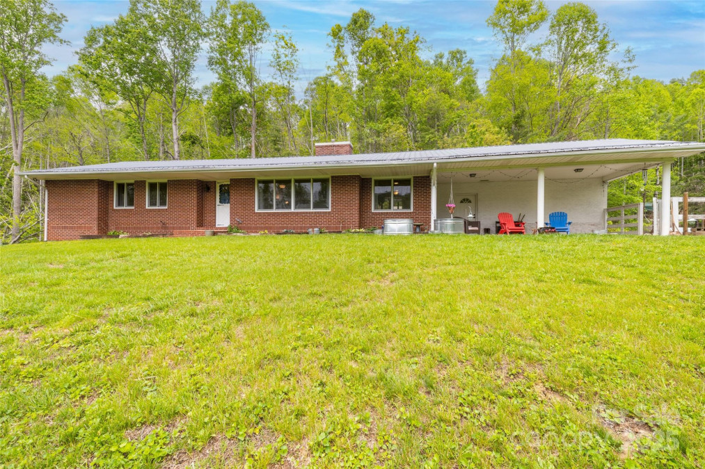 81 Amsoil Dr Bakersville, NC 28705